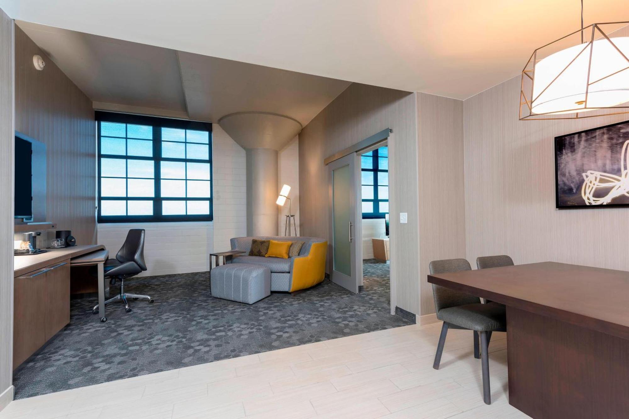 Courtyard By Marriott Waterloo Cedar Falls Extérieur photo