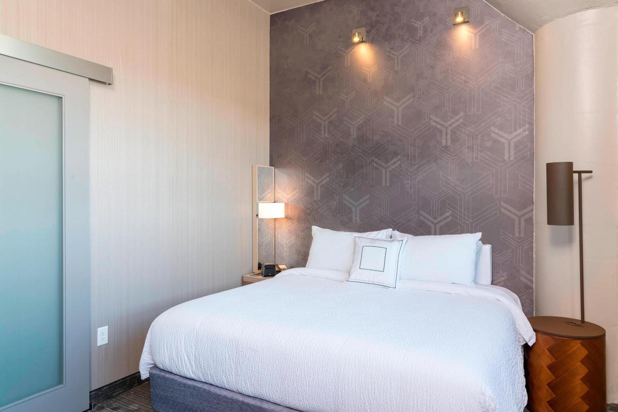 Courtyard By Marriott Waterloo Cedar Falls Extérieur photo