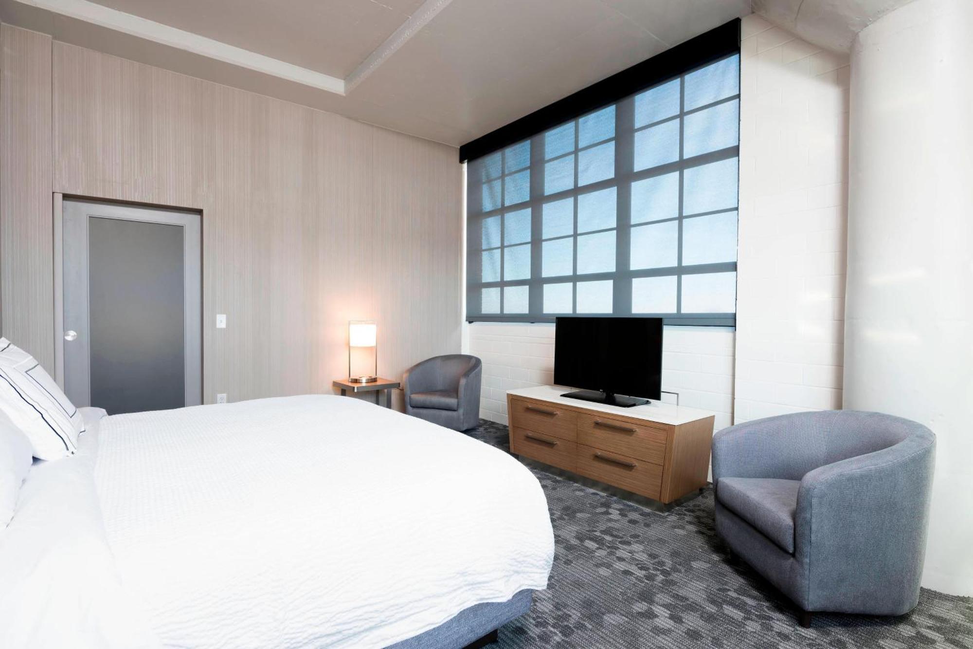 Courtyard By Marriott Waterloo Cedar Falls Extérieur photo