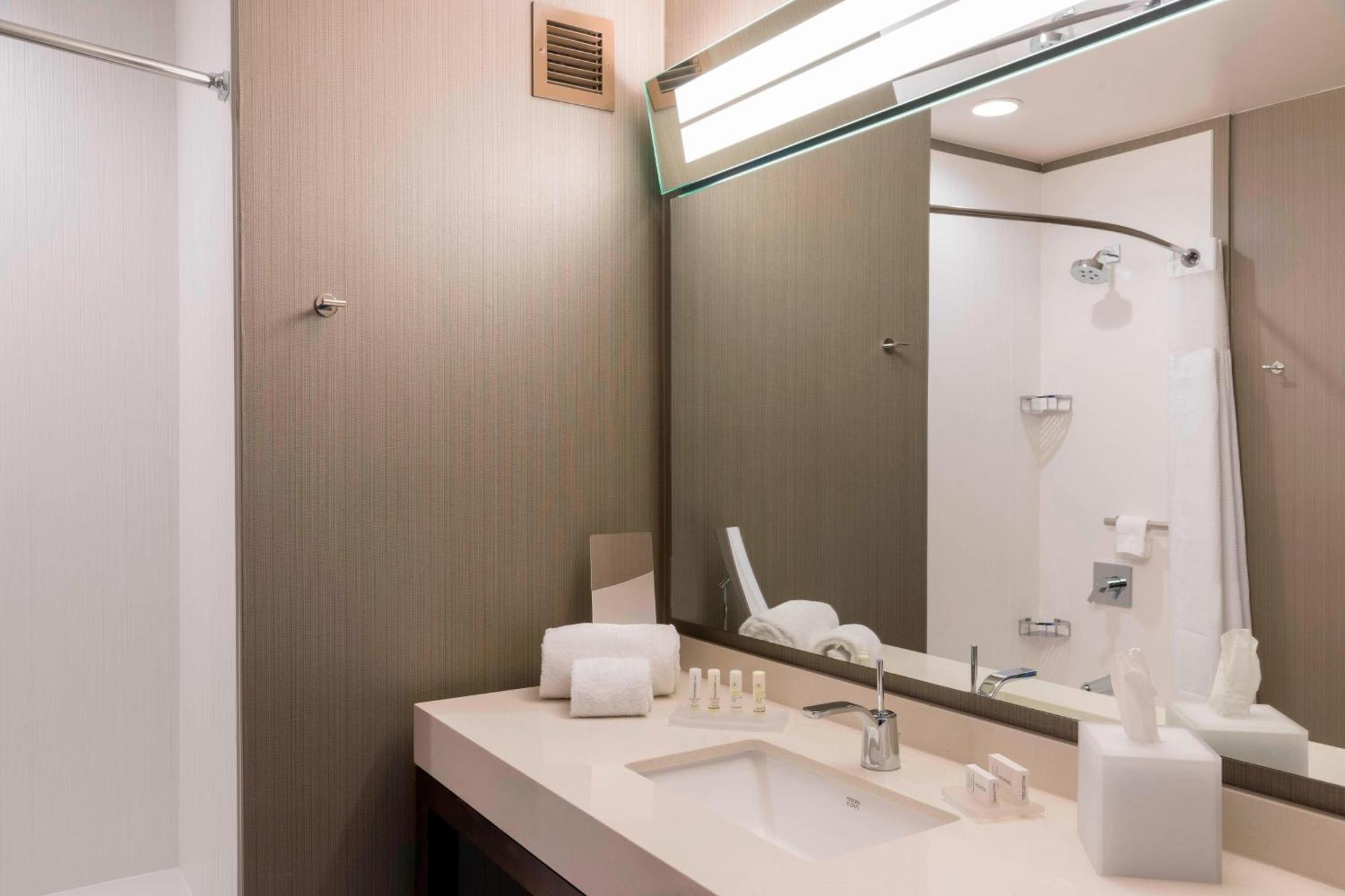 Courtyard By Marriott Waterloo Cedar Falls Extérieur photo
